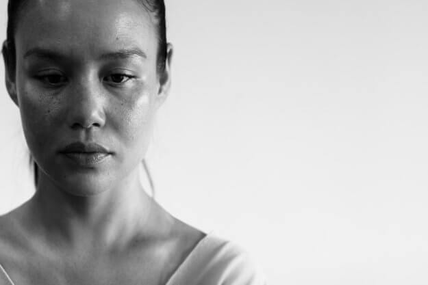 woman showing signs of addiction